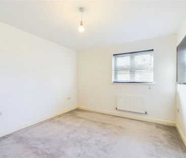 2 bedroom Flat in Morris Close, Wokingham - Photo 5