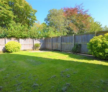 30, Castle Lodge Gardens, Rothwell, Leeds, West Yorkshire, LS26 0ZL - Photo 3