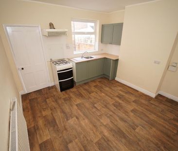 3 bedroom end of terrace house to rent - Photo 4