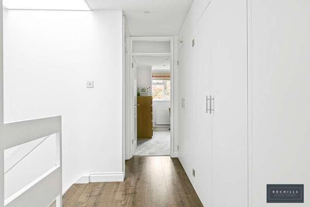 Alexandra Close, Walton-on-thames, Surrey, KT12 - Photo 1