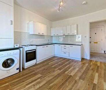 3 bedroom flat to rent - Photo 5