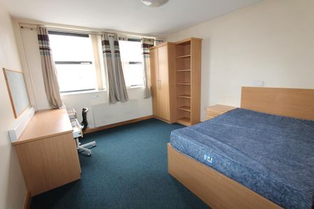 9 bedroom flat to rent - Photo 5