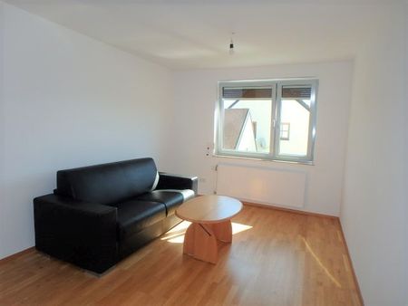 HELLE OBERGESCHOSSWOHNUNG MIT TERRASSE UND ÜBERDACHTEM PARKPLATZ - Photo 2