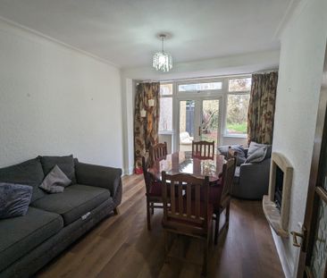 Four Bedroom Harrow House: Huge Garden, Garage & Driveway - Photo 4