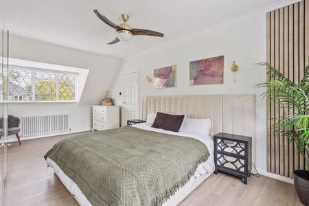 4 bedroom detached house to rent - Photo 2