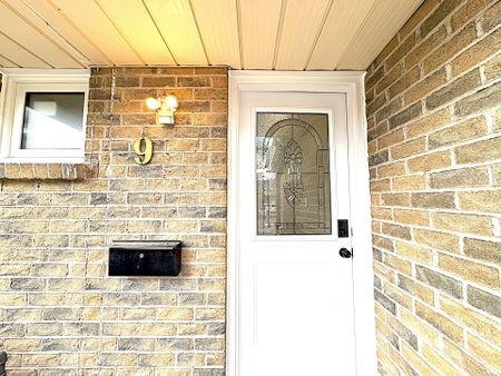 For Lease - 9 Truro Crescent, Toronto, Ontario - Photo 2