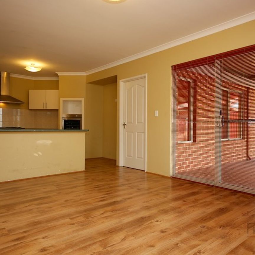 Spacious 4-Bedroom Family Home in Bassendean - Photo 1