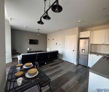 Luxury Room in 2 Bedroom Apartment In the Heart of Heaton Room 1 - Photo 3