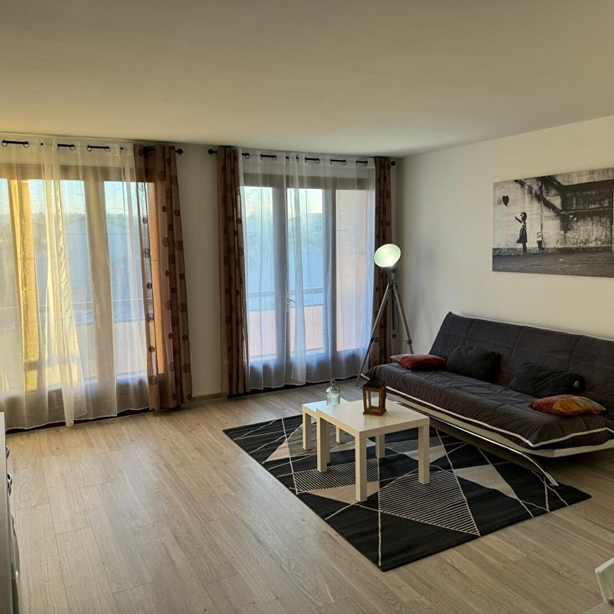 Marignane proche du centre ville dans une petite copropriété studio de 32.20 m2 meublé avec balcon et cave, - Photo 1