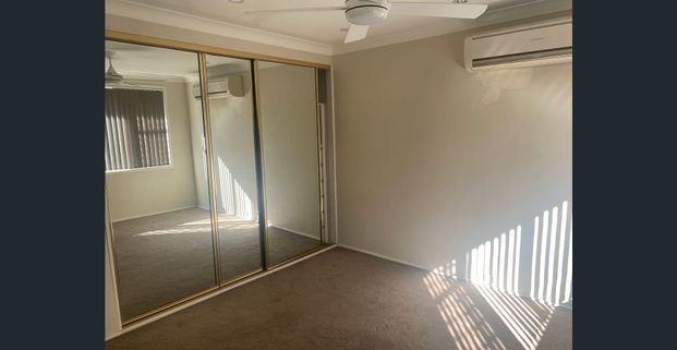 Great rooms available in share house! Furnished and all bills included! - Photo 1