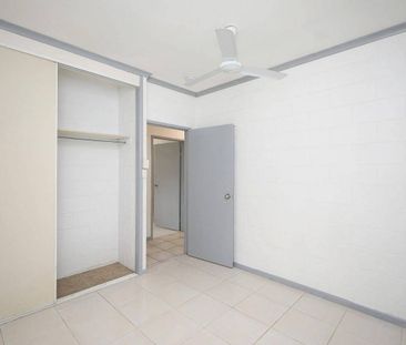 Fully Air Conditioned and Fully Tiled - Solar - Single Carport - Photo 4