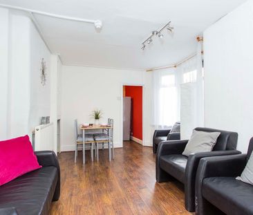 🏡 Large Victorian House - All Bills Included - Lounge & Garden! 🏡 - Photo 4
