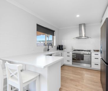 Renovated home complete with split systems and solar panels - Photo 3