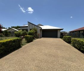 Family Home in Condon - Photo 2