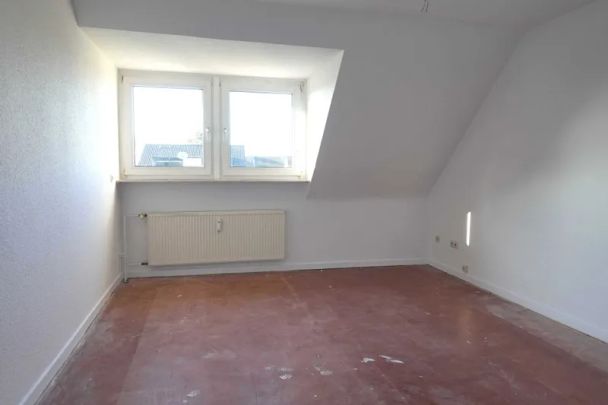 Renovierte und frisch gestrichene 2-Zimmer-Dachgeschosswohnung in Leverkusen-Manfort! - Foto 1