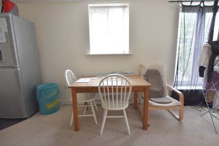 2 Bedroom Flat - Photo 3