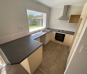 4 Bedrooms 1 Bathroom + Ensuite Internal Garage - Photo 3