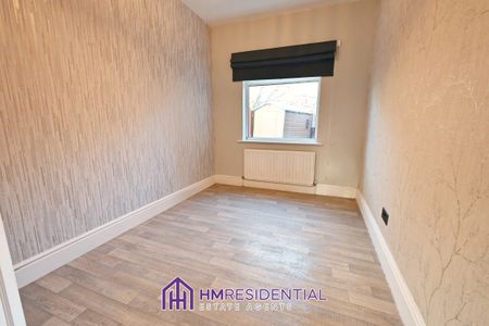 3 bedroom Flat for rent available now on Swinley Gardens, Denton Burn, Newcastle Upon Tyne, NE15 7HX - Photo 3