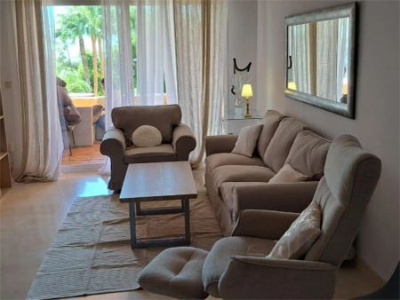 Piso de alquiler en Urbanización Villa Parra, 115b, Las Lomas de Río Verde - Photo 3