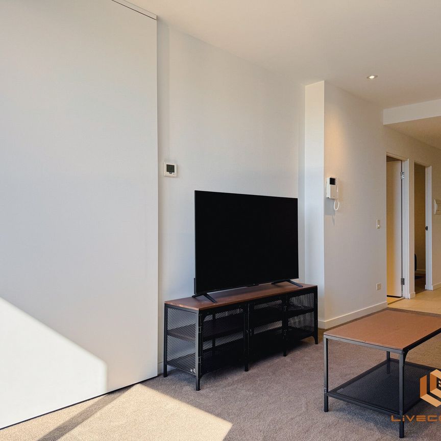 Carlton - Photo 1