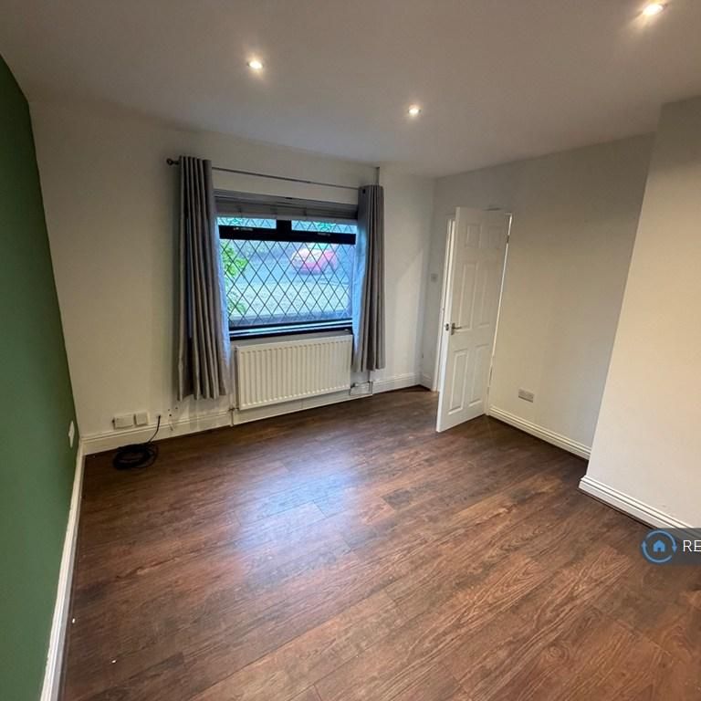 2 bedroom semi-detached house to rent - Photo 1