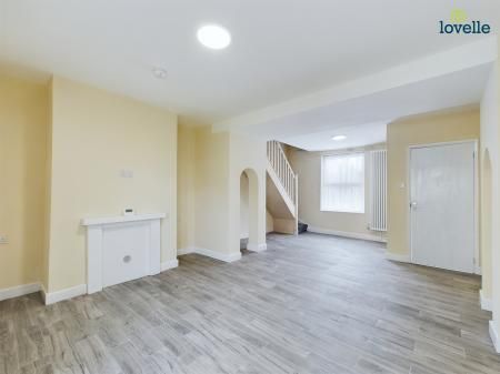 2 bedroom Terraced House To Let - Photo 2