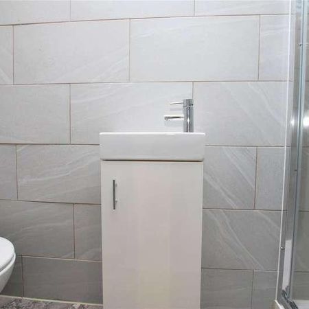 Raymond Crescent, Guildford, Surrey, GU2 - Photo 3