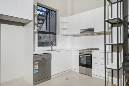 New York meets Petersham in newly refurbished residence - Also known as 544 Parramatta Road. - Photo 2