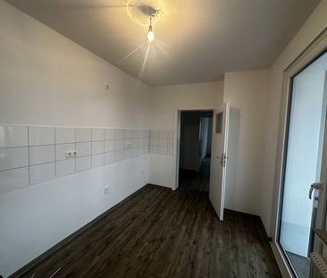 Renovierte 3,5 Zimmer Wohnung mit Balkon ! - Foto 2