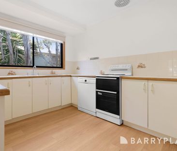 Seaside Sanctuary – Spacious 3-Bed Home with Generous Backyard - Photo 6