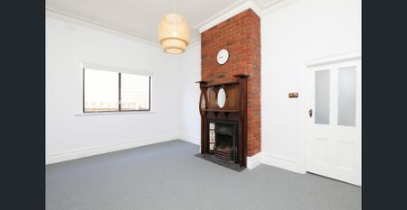 Charming period home - Photo 4