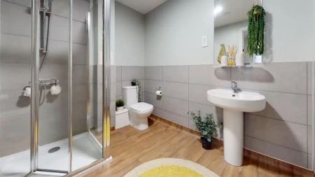 3-Bed Bronze Apartment - Photo 4