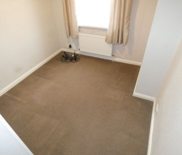 3 bed House - To Let - Photo 4