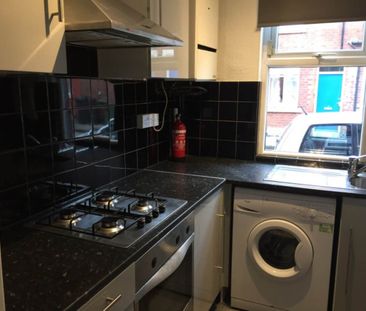 Glebe Avenue (H/S) (room 3), Kirkstall, Leeds - Photo 6