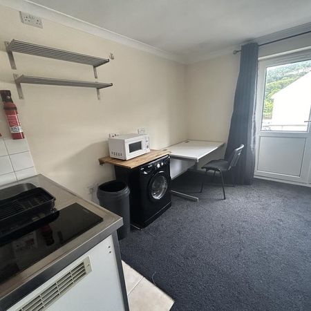 Studio to rent - Photo 3