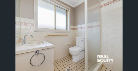 Spacious Family Residence - Excellent Interior - Photo 5