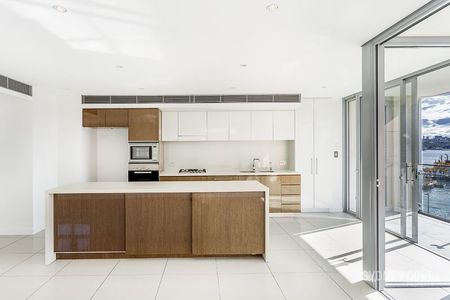 LUXURY, HARBOUR SIDE APARTMENT | Unfurnished - Photo 2