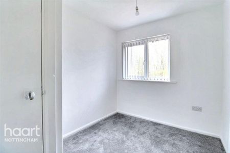 3 bedroom end of terrace house to rent - Photo 4