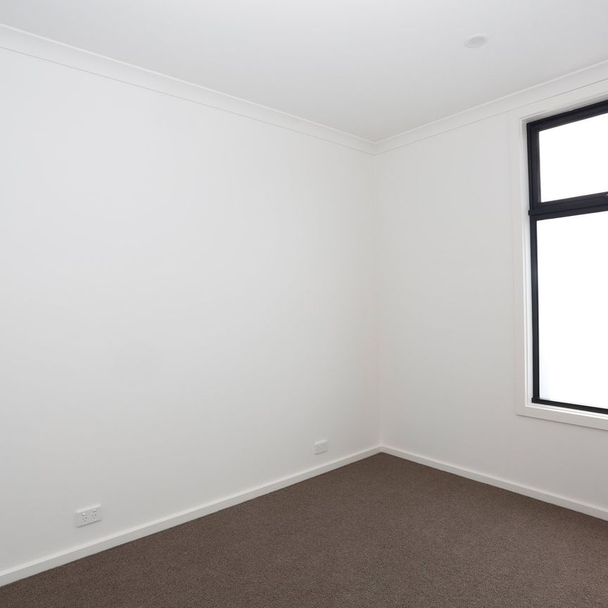 98 Royal Road, Braybrook VIC 3019 - Photo 1
