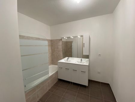 Location Appartement 3 pièces 66m² - Photo 5