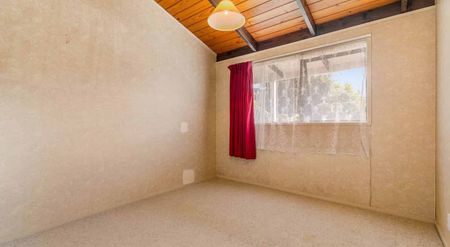 2 Bedroom With Heat Pump In Glenfield/Totora Vale - Photo 2