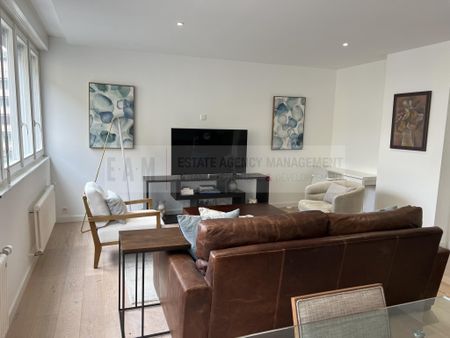 Central location, steps away from the Lake. - Photo 2