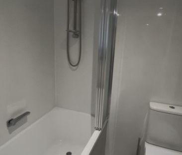 Shared 2 bedroom apartment in Southport - Photo 1