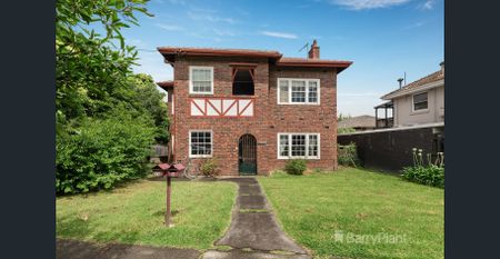 Large Art Deco Apartment with Water Usage Included - Photo 4