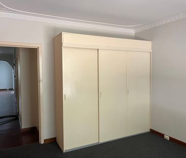 PRIME LOCATION - CHARMING 3 BEDROOM HOME BENEATH THE TREES - Photo 4