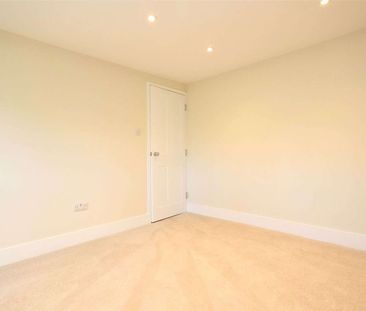 A wonderful 3 bedroom detached property to rent at Welford, approxi... - Photo 3