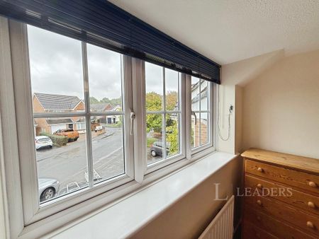 1 bedroom in a house share to rent - Photo 2