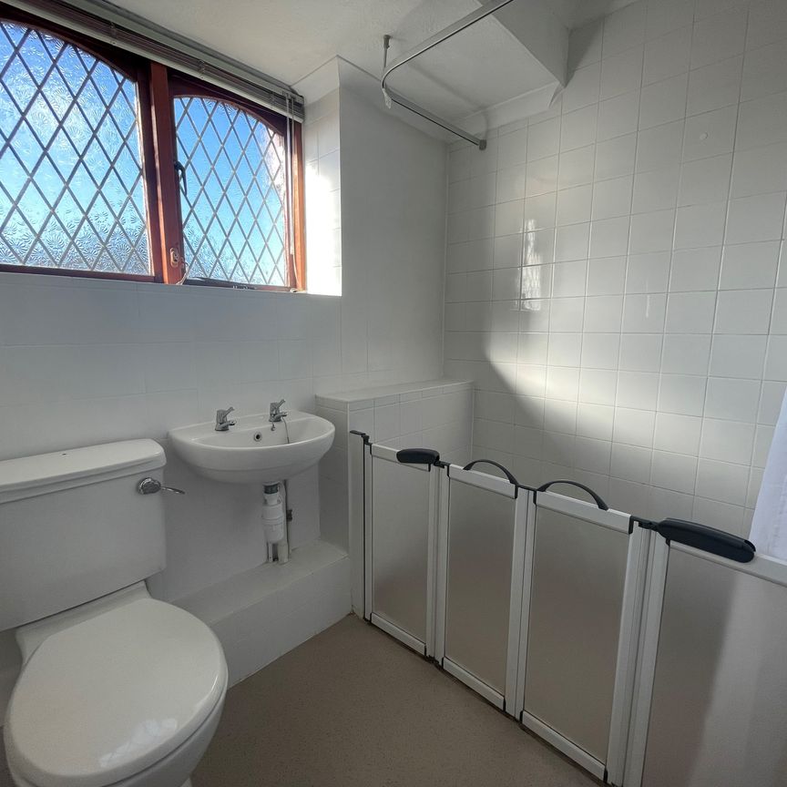 3 bedroom house to rent Ventnor Close, BN23 - Photo 1