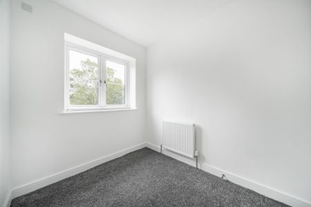 5 bedroom semi-detached house to rent - Photo 4