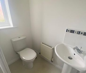 3 bedroom semi-detached house to rent - Photo 6